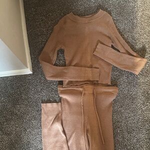Lulu's Ribbed Long Sleeve Top in Tan